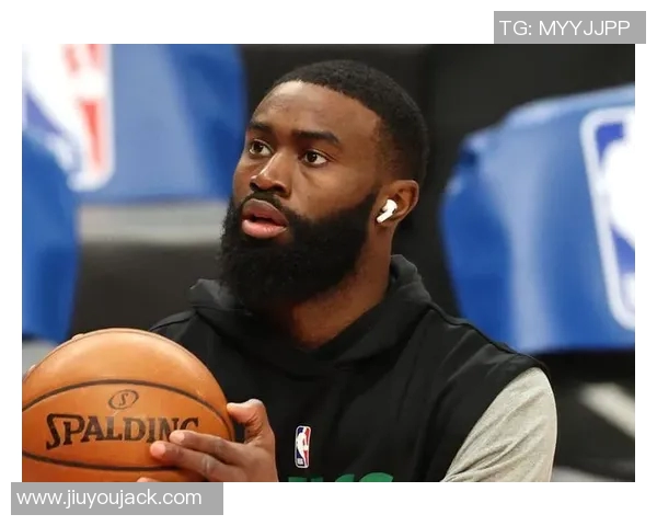 杰伦布朗半场表现惊艳10投8中三分命中率高达80砍下22分引领球队奋勇争先 杰伦布朗半场表现惊艳10投8中三分命中率高达80砍下22分引领球队奋勇争先