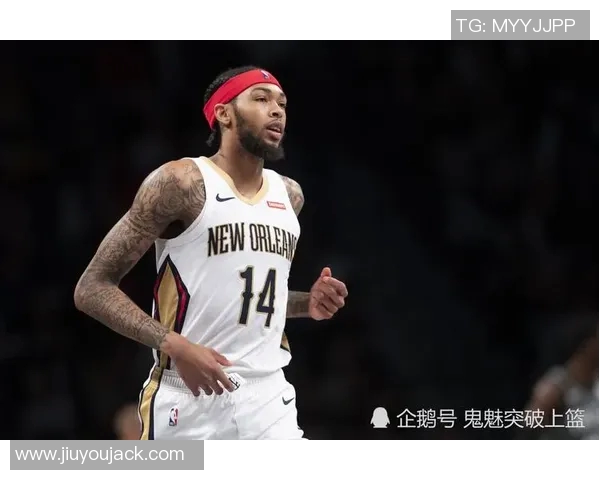 火箭客战鹈鹕登机照曝光KD羽绒服气质出众电风扇随队征战