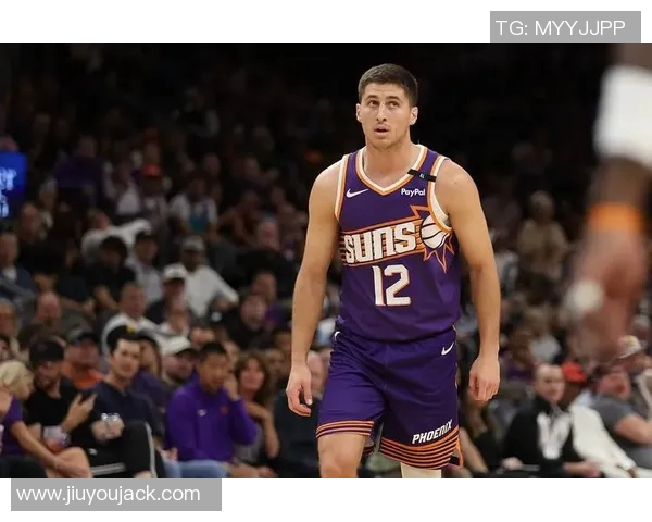 吉莱斯皮称赞布克决策果断自己专注于接球投篮半场贡献12分