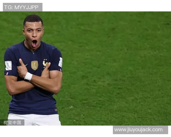 姆巴佩分享庆祝照片称国家德比胜利归球队活力无限展现精彩表现 姆巴佩分享庆祝照片称国家德比胜利归球队活力无限展现精彩表现