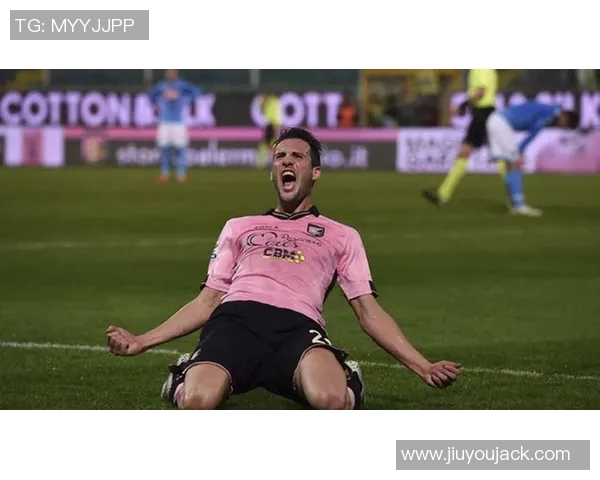 塞维利亚宣布亚当斯暂时退出国家队陪伴重病母亲 塞维利亚宣布亚当斯暂时退出国家队陪伴重病母亲